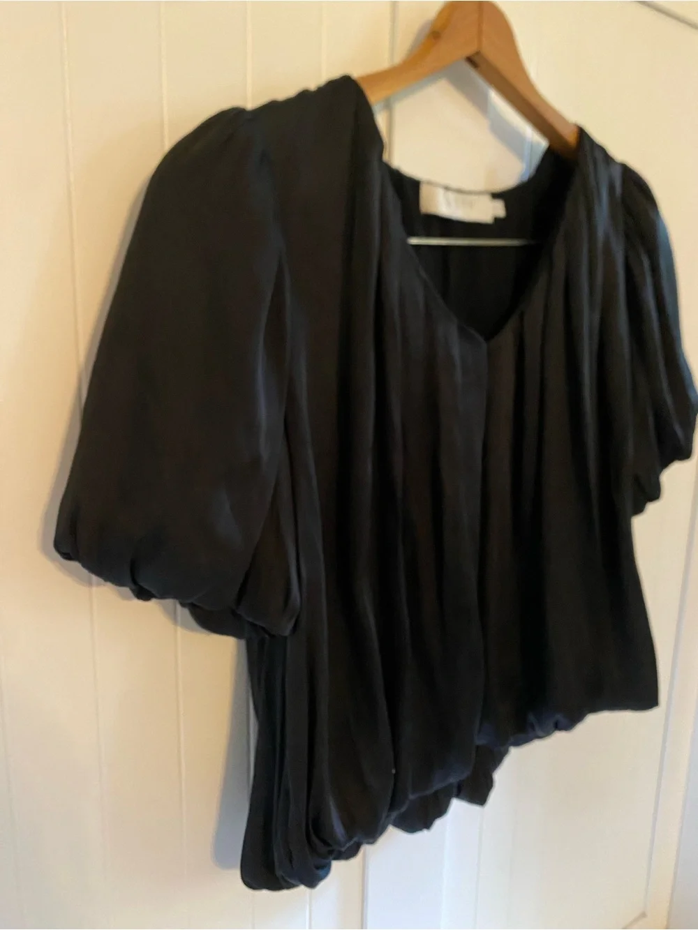 Astr Black Puff-Sleeve V-Neck Blouse